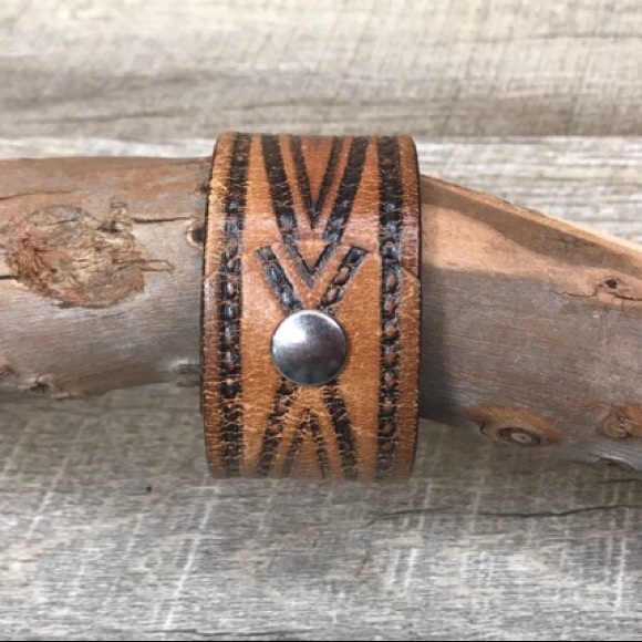 Sold-Vintage top grain leather upcycle cuff - Picture 3 of 3